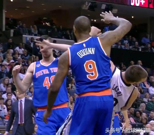 好疼！奥奎因巨掌“怒扇”队友一巴掌，队友半边脸都红了！