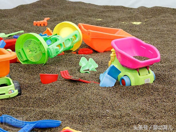 从游乐场回来后,宝宝的鼻孔里居然藏了1颗决明子!