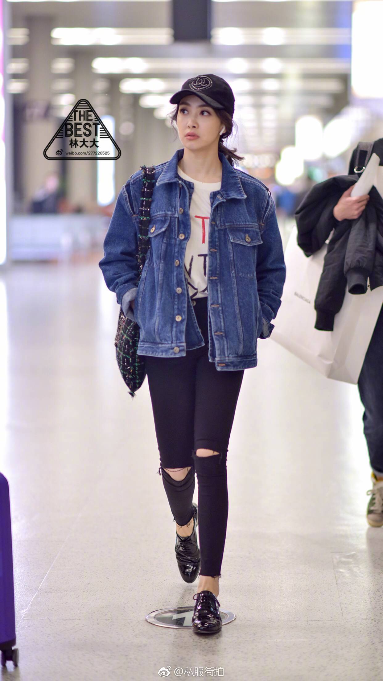 鹿晗易烊千玺领衔时尚资源争夺战,鹿晗和易烊千玺拍照