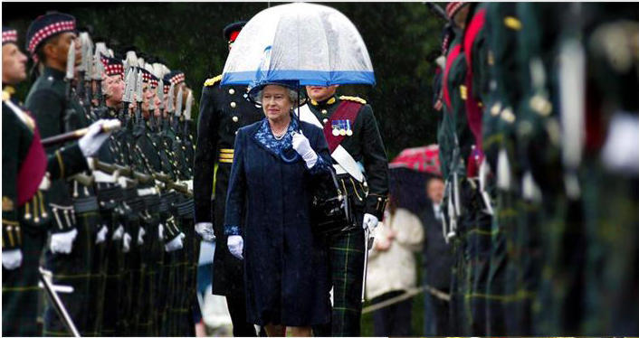 换季必备基本款这些单品一定要有,雨季时尚单品推荐