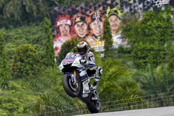 雅马哈机器人与洛伦佐,机器人雅马哈视频