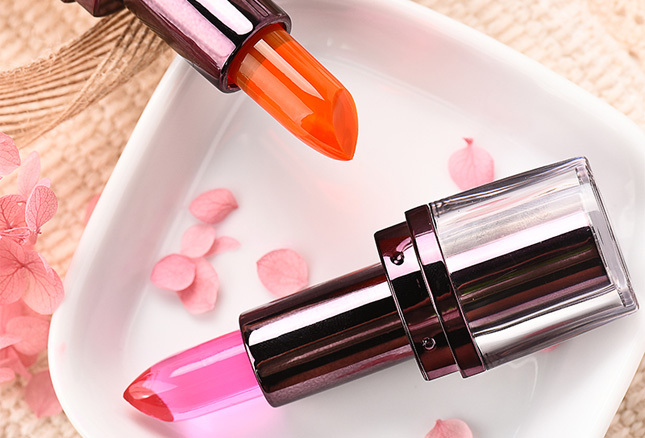 口唇干燥起皮唇膏有用吗,双唇起皮怎么办