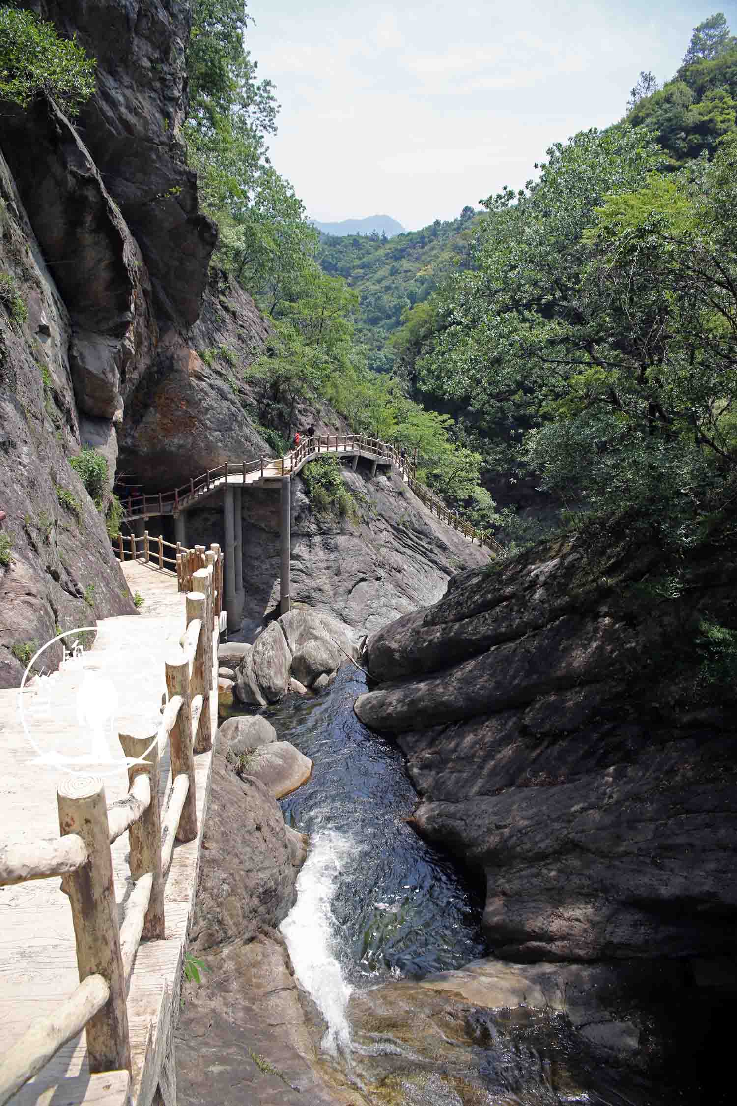 山东领秀户外：千里挺进大别山，众雄傲视天堂寨