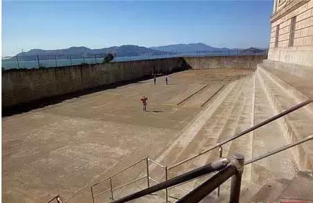 电影一座神奇的监狱,一个监狱在一个岛上电影