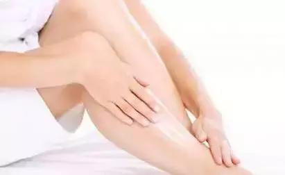 露腿有鸡皮肤怎么治,鸡皮肤严重的女生