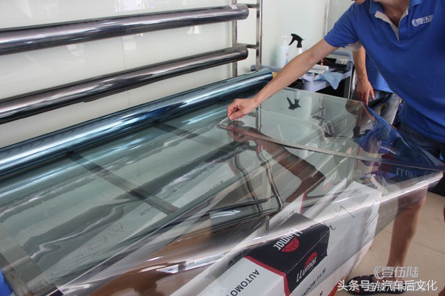 前挡风玻璃裂缝可以用502胶水吗,uv无影胶修补汽车前挡风玻璃裂缝