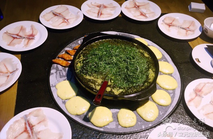 最近快被房价逼疯的成都人，都在吃这几个不务正业的火锅