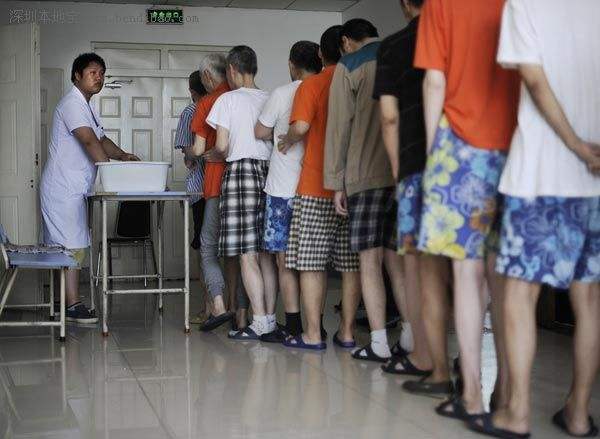 过半严重精神障碍患者家庭贫困国家能免费治疗吗?