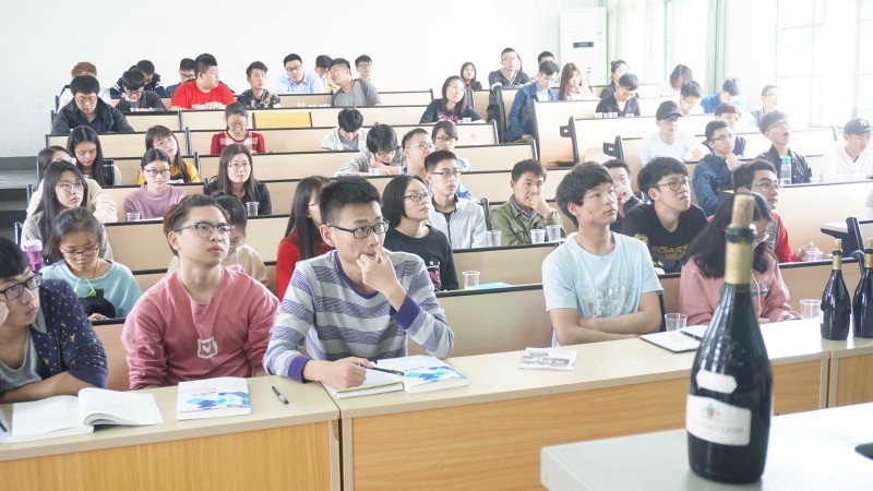 走进校园感受青春味道,走进校园感受青春荣光