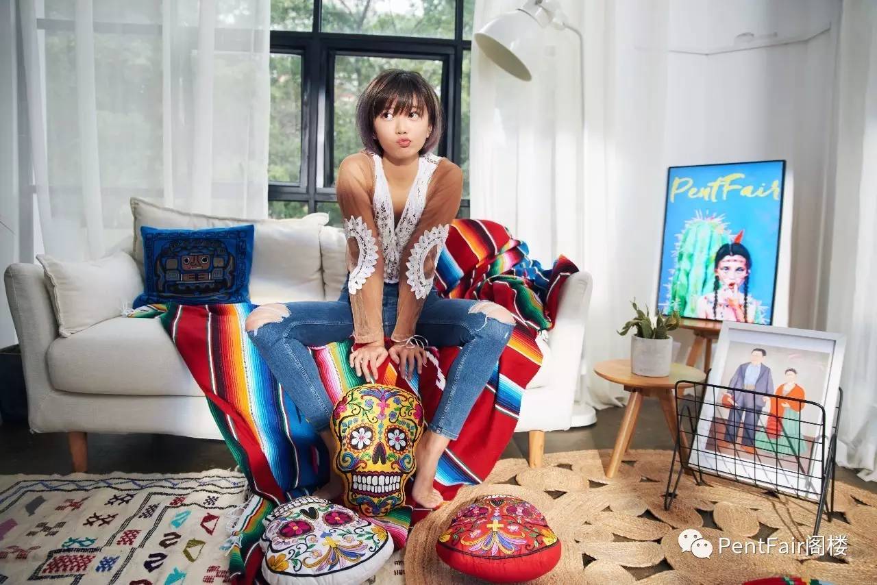 她曾是凤凰卫视小花，现在却辞职去非洲流浪美国冲浪｜最美行者