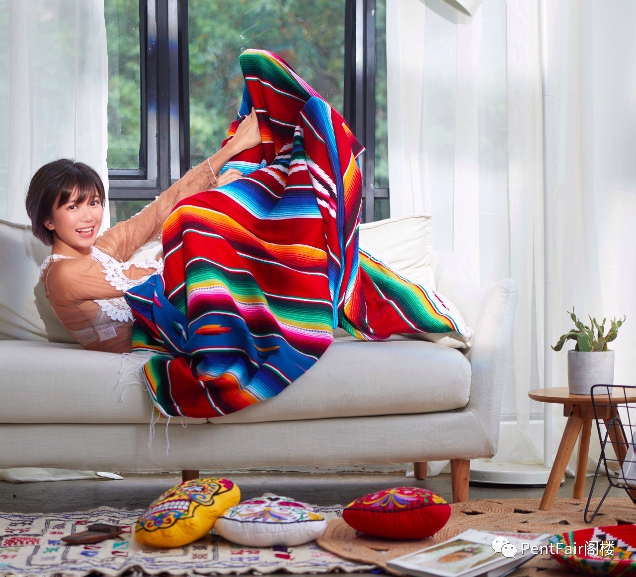 她曾是凤凰卫视小花，现在却辞职去非洲流浪美国冲浪｜最美行者