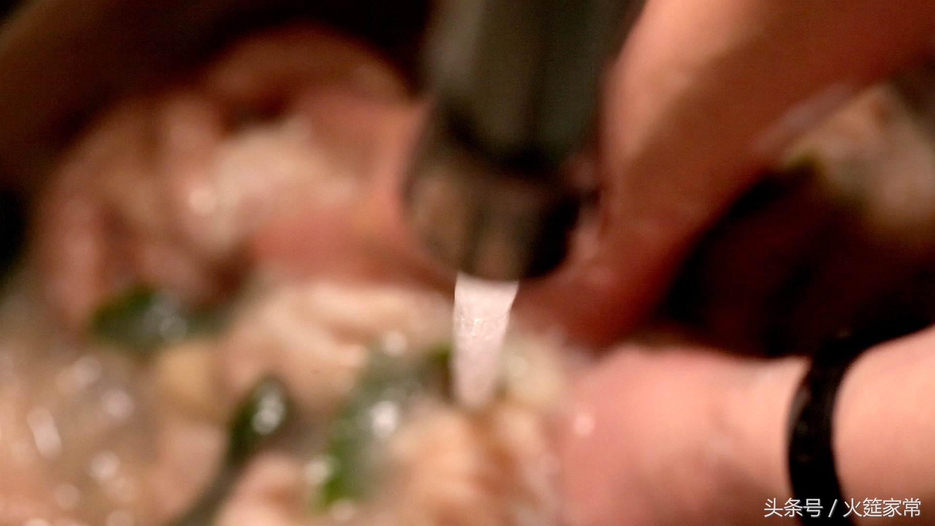 洗肥肠放什么东西洗得最干净,半成品肥肠怎么洗最快最干净