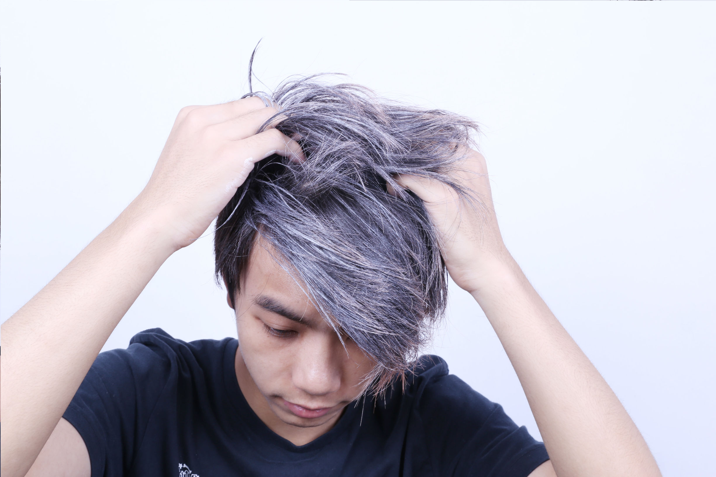 皮肤暗黄适合染奶奶灰么,奶奶灰怎么染视频教程