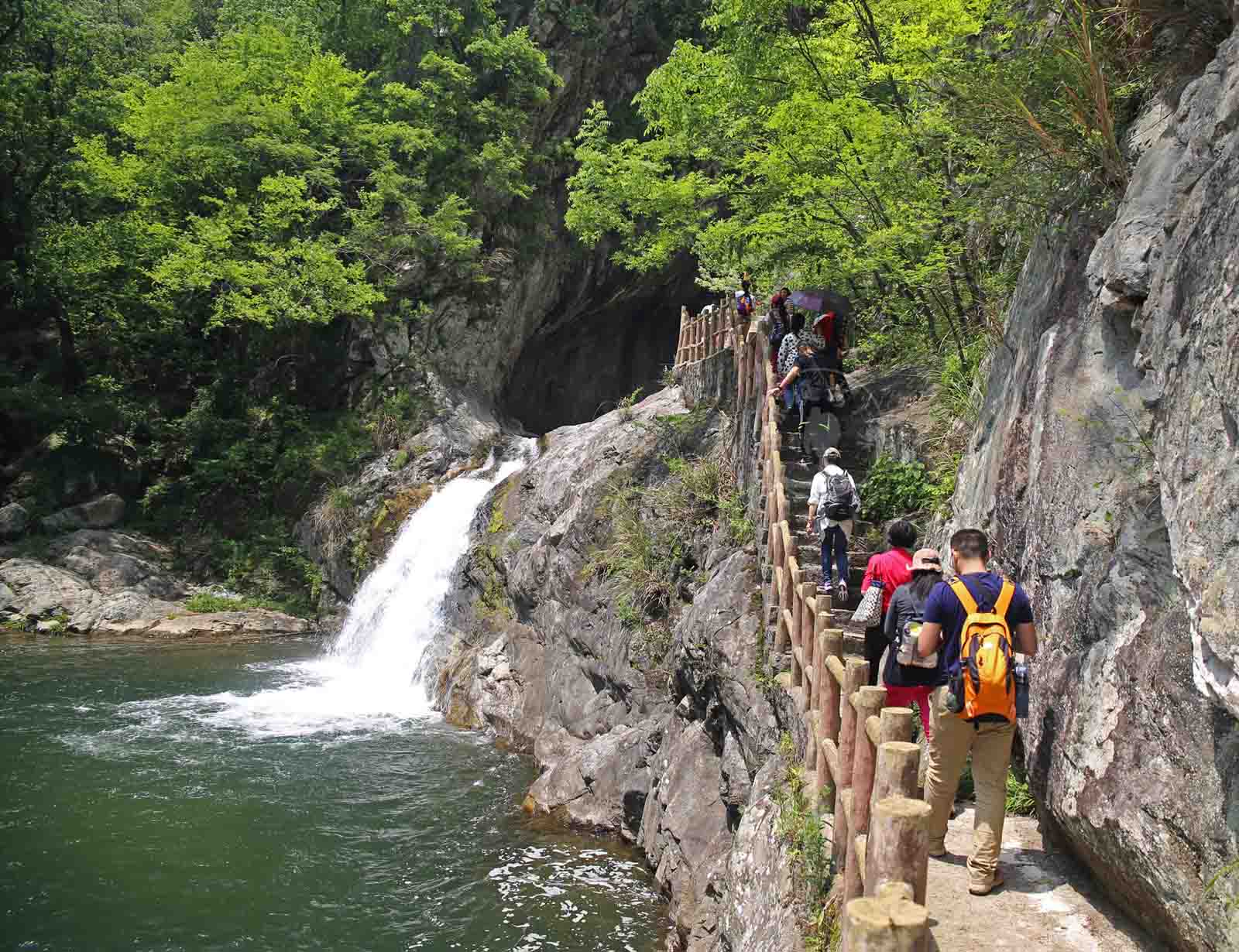 山东领秀户外：千里挺进大别山，众雄傲视天堂寨