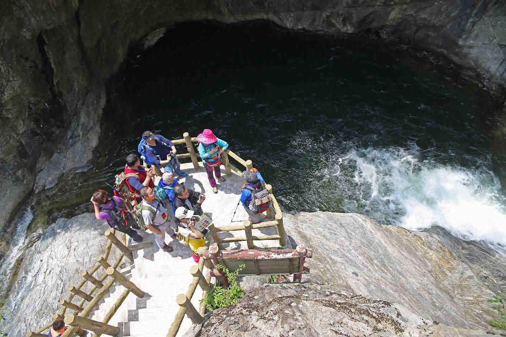 山东领秀户外：千里挺进大别山，众雄傲视天堂寨