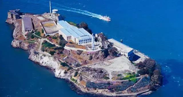 电影一座神奇的监狱,一个监狱在一个岛上电影