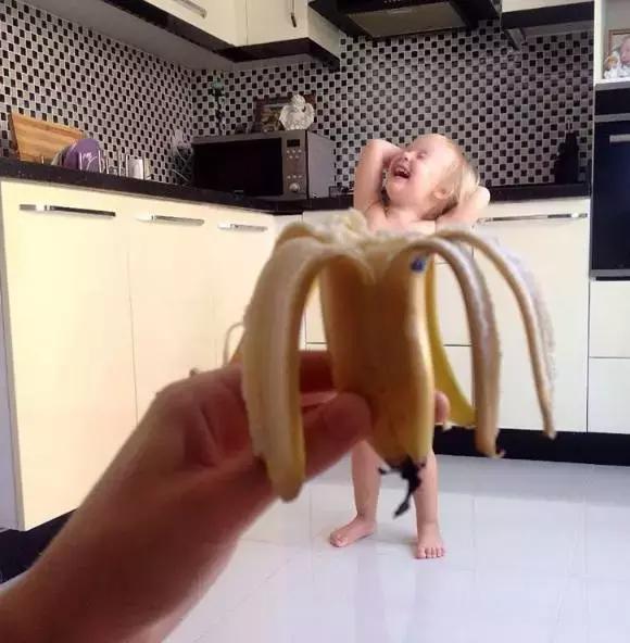 朋友圈晒女儿的亲子照 (晒女儿一家三口亲子照)