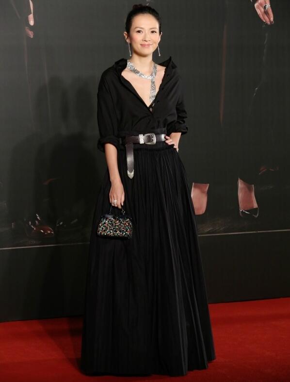 章子怡与周冬雨获奖名单,章子怡赵薇周冬雨黑礼服亮相