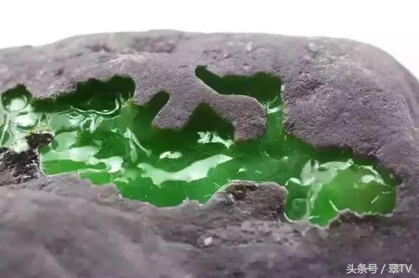 翡翠赌石知识和赌石技巧大全,揭秘翡翠赌石的神秘面纱