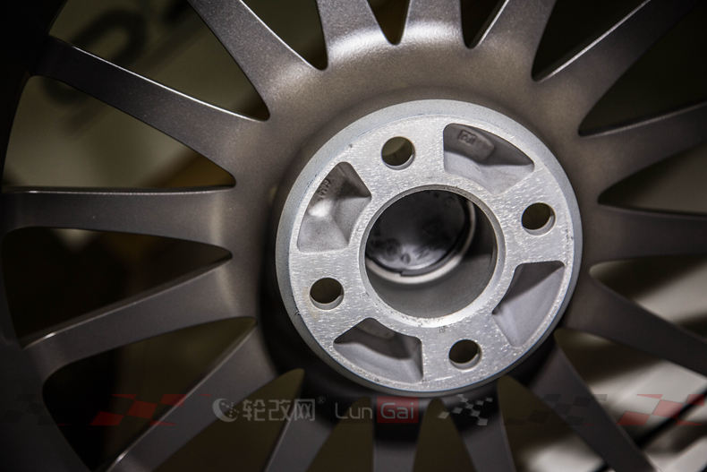 OZSUPERTURISMOGT款轮毂,ozsuperturismoevo轮毂怎么样