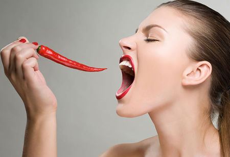 生吃辣椒能减肥吗女性,吃辣椒能减肥的真相