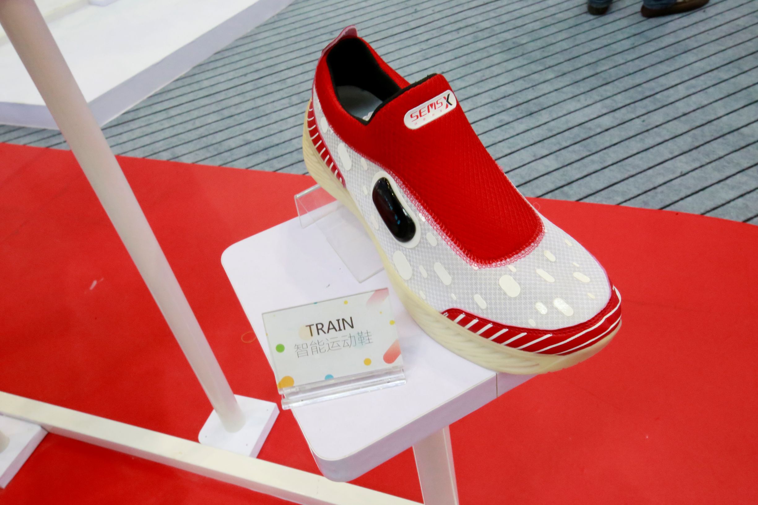 阿迪达斯3d打印鞋适合1000米吗,阿迪达斯4d打印鞋什么技术