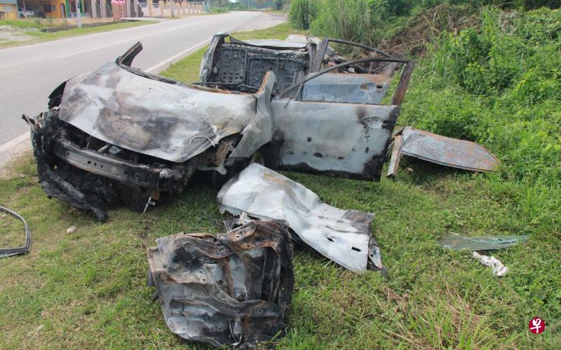 回麻坡探亲轿车撞电箱狮城商马国妇活活烧死