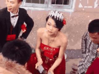 滑板的轮子底里面东西掉了怎么办,滑板的轮子掉了怎么安回去双翘板