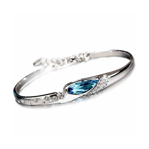 每个人应具备一条小黑裙,每个女生夏天都应该有条小黑裙