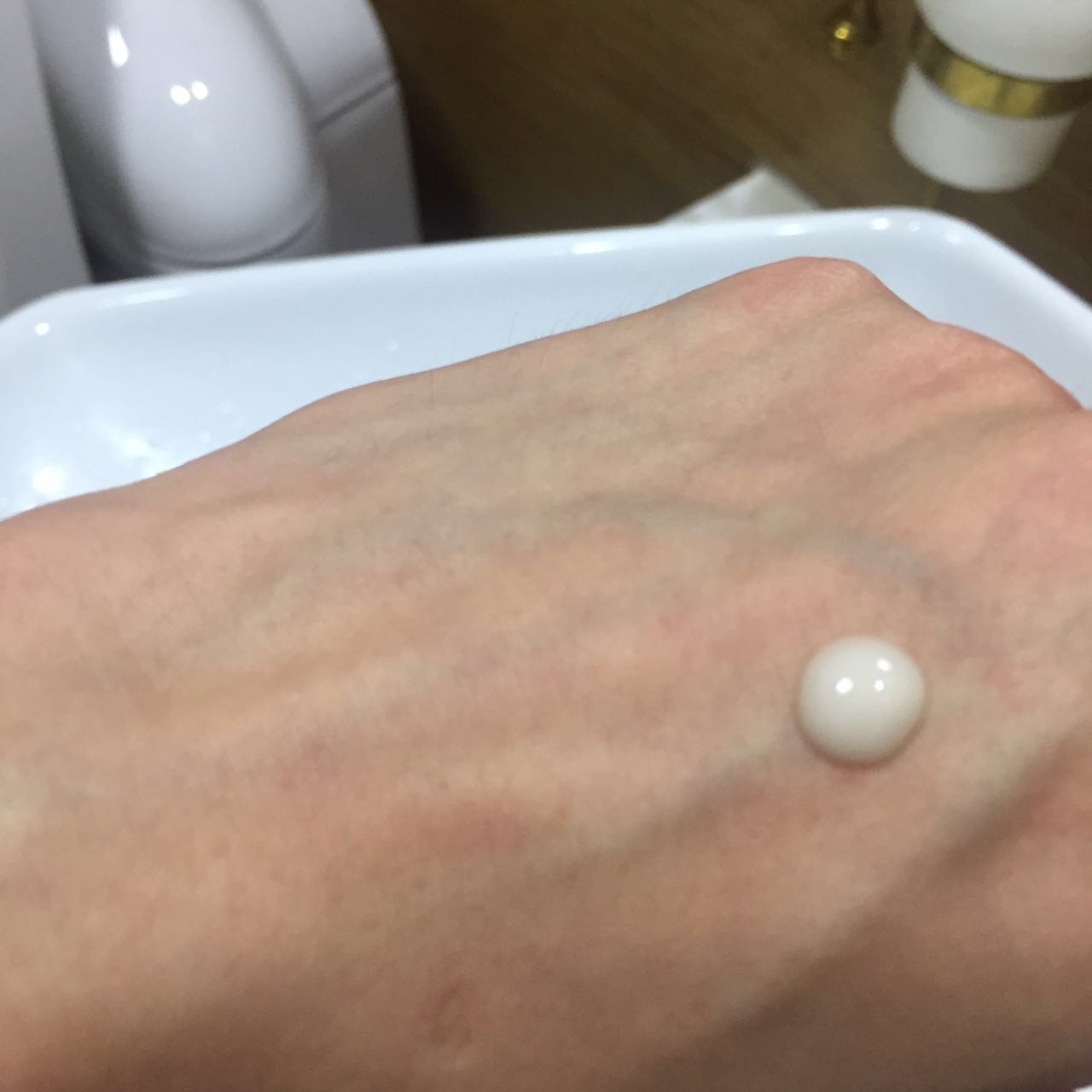 赫莲娜绿宝瓶精华敏感肌用了刺痛,敏感肌用赫莲娜哪一款