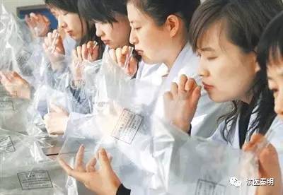 只有异性能闻到对方体香吗,为啥能闻到异性朋友的体香