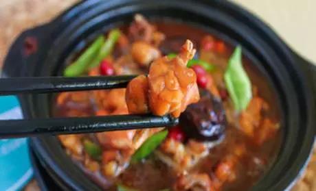 大街小巷都能吃到的黄焖鸡,黄焖鸡哪里卖得最火