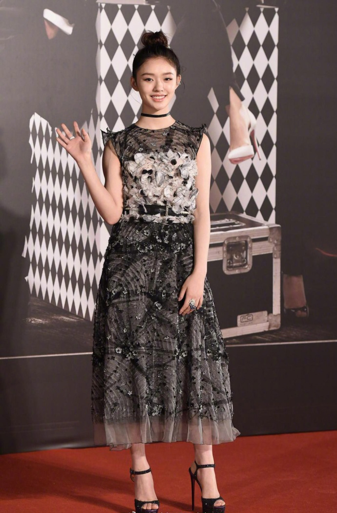 赵薇和范冰冰同穿西装,赵薇穿黑色衣服的图片