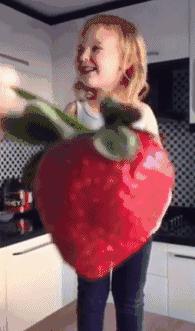 朋友圈晒女儿的亲子照 (晒女儿一家三口亲子照)