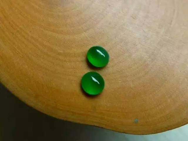 起胶起莹的翡翠视频,翡翠的起胶什么意思