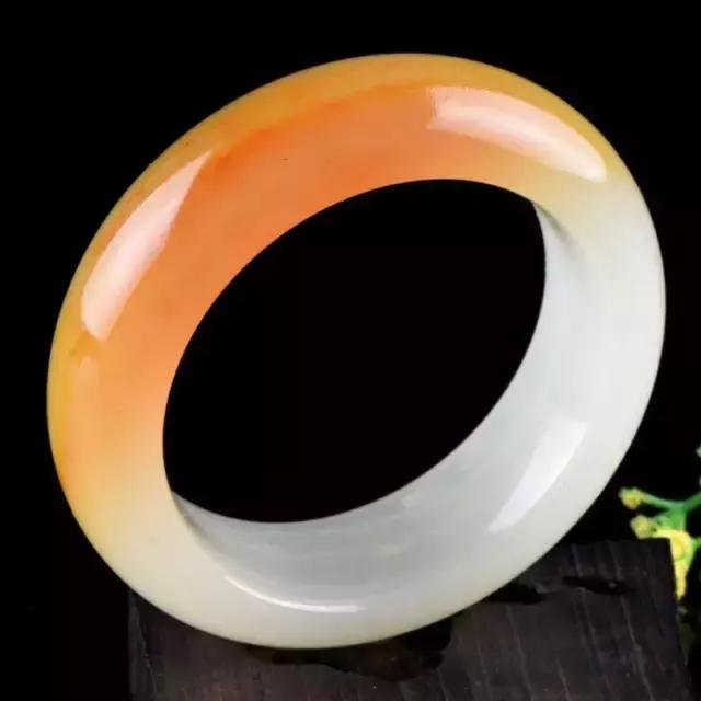 黄龙玉手镯费料,导致黄龙玉手镯价格高?