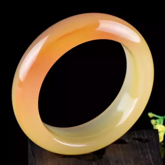 黄龙玉手镯费料,导致黄龙玉手镯价格高?