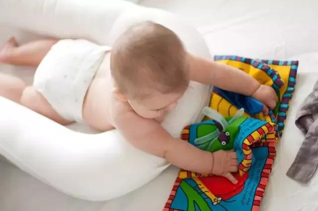 宝宝头部不稳定是什么原因,宝宝头部下垂是什么原因