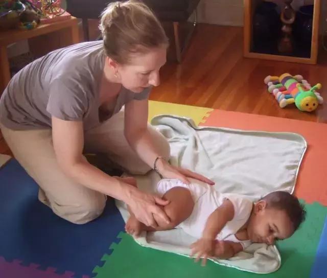 宝宝头部不稳定是什么原因,宝宝头部下垂是什么原因