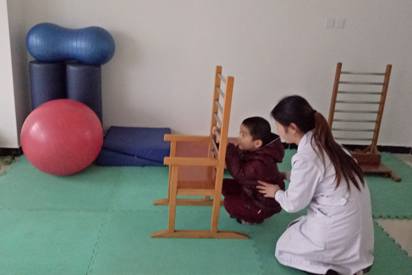康复训练儿童全面发育迟缓,发育迟缓的孩子去哪里做康复