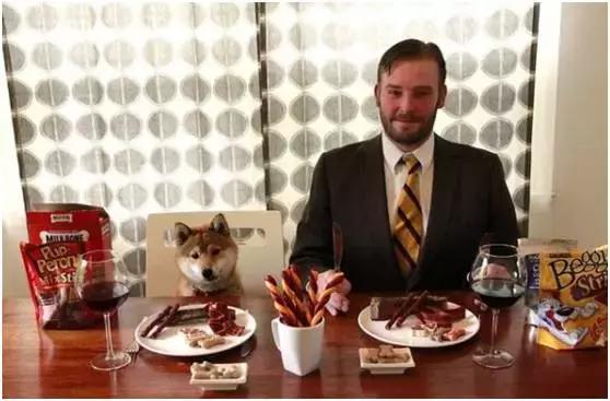 遛狗一年赚200万,帮别人遛狗的一个月可以赚多少