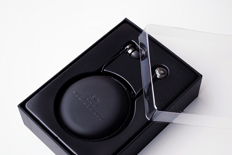 性价比入耳式耳机音质,性价比高的混音耳机