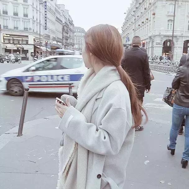 好看的女孩还真不用包包、口红和烧钱来打标签