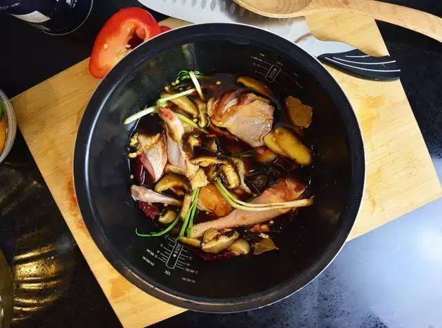 大街小巷都能吃到的黄焖鸡,黄焖鸡哪里卖得最火