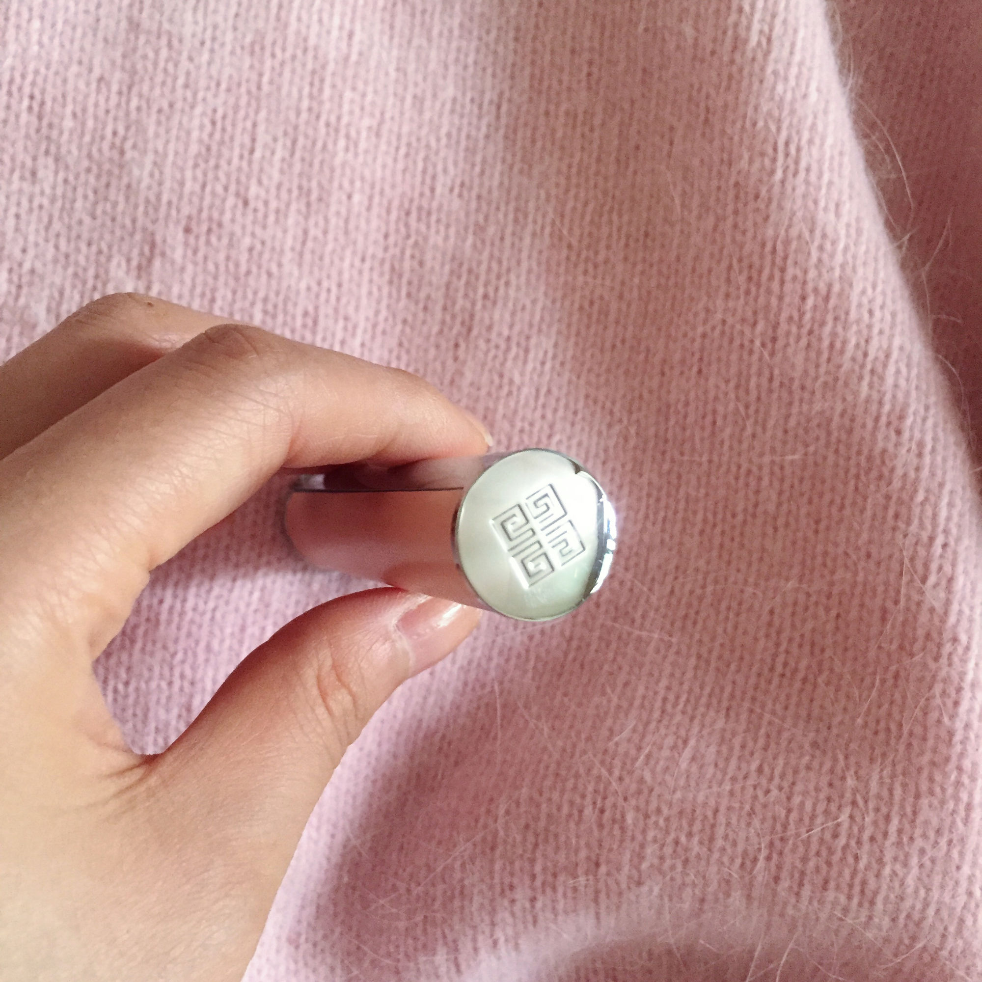 纪梵希粉色小羊皮304唇膏,纪梵希小羊皮润唇膏试色