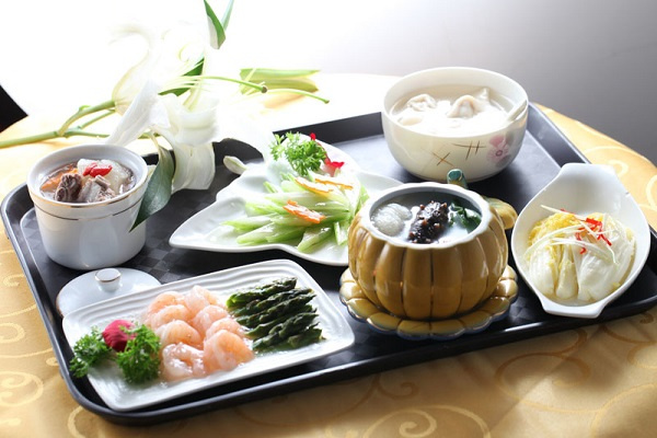 产后母乳多久可以不忌口,产妇母乳喂养可以乱吃东西吗