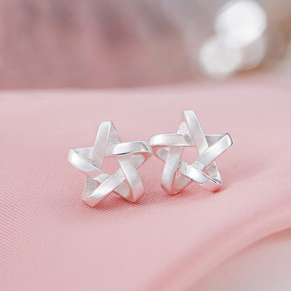 每个人应具备一条小黑裙,每个女生夏天都应该有条小黑裙