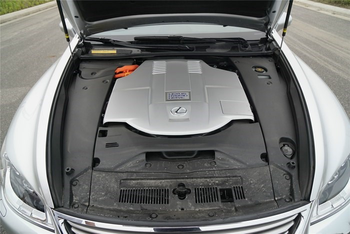 238万的雷克萨斯LS600，能和宝马奔驰对抗的日系车！