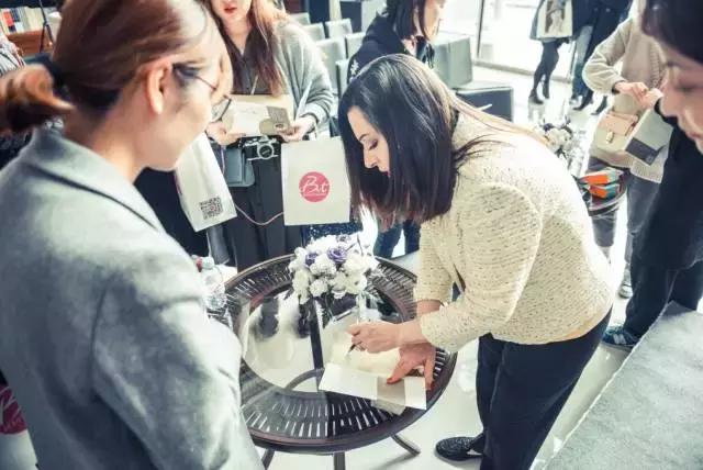 不能不看的独家访谈和美容资讯来啦!