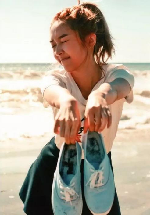 自己一个人拍照怎样摆pose才好看,学会这十个pose怎么拍照都好看